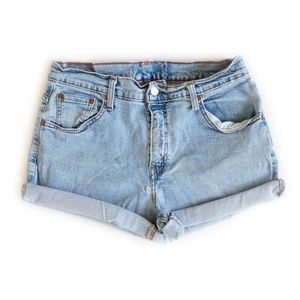 Vintage Levi’s High Waisted Cuffed Shorts 30/31